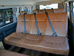 ハイエースワゴン内装架装　車中泊　　ベッド　キャンピングカー